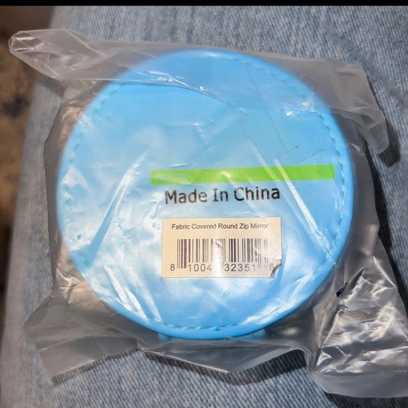 LIMITED EDITION COMPACT ZIPPER MIRROR ABOUT FACE - Picture 4 of 4